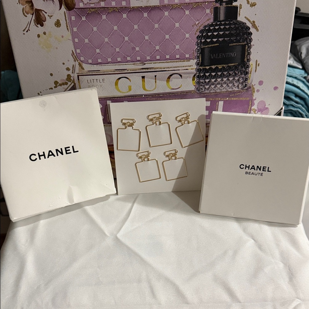 CHANEL White and Gold Perfume Clips Gift Set